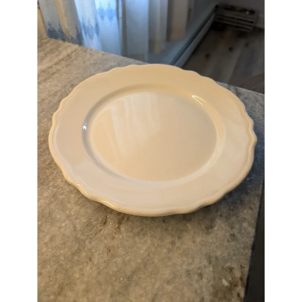 Homer Laughlin Best China Whiteish Scalloped Plate 9.5